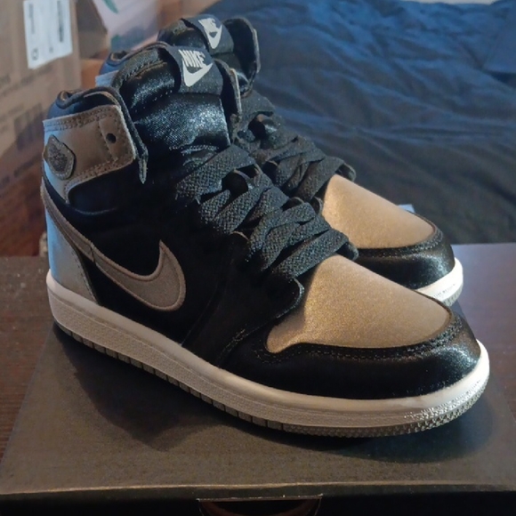 Nike Jordan 1 Retro High OG Satin Shadow Kids 11c NWBOX - Picture 3 of 10